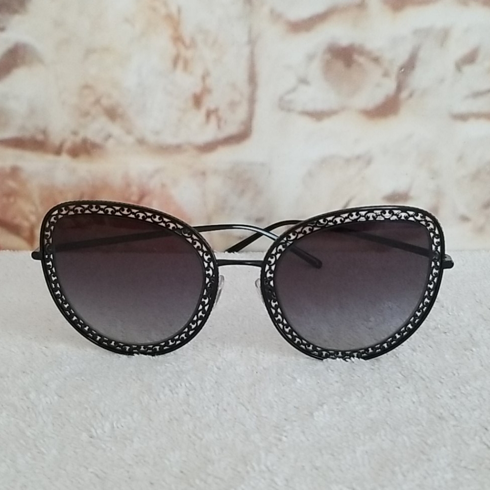 New Dolce & Gabbana Cutout Cat Eye Sunglasses - Picture 2 of 13